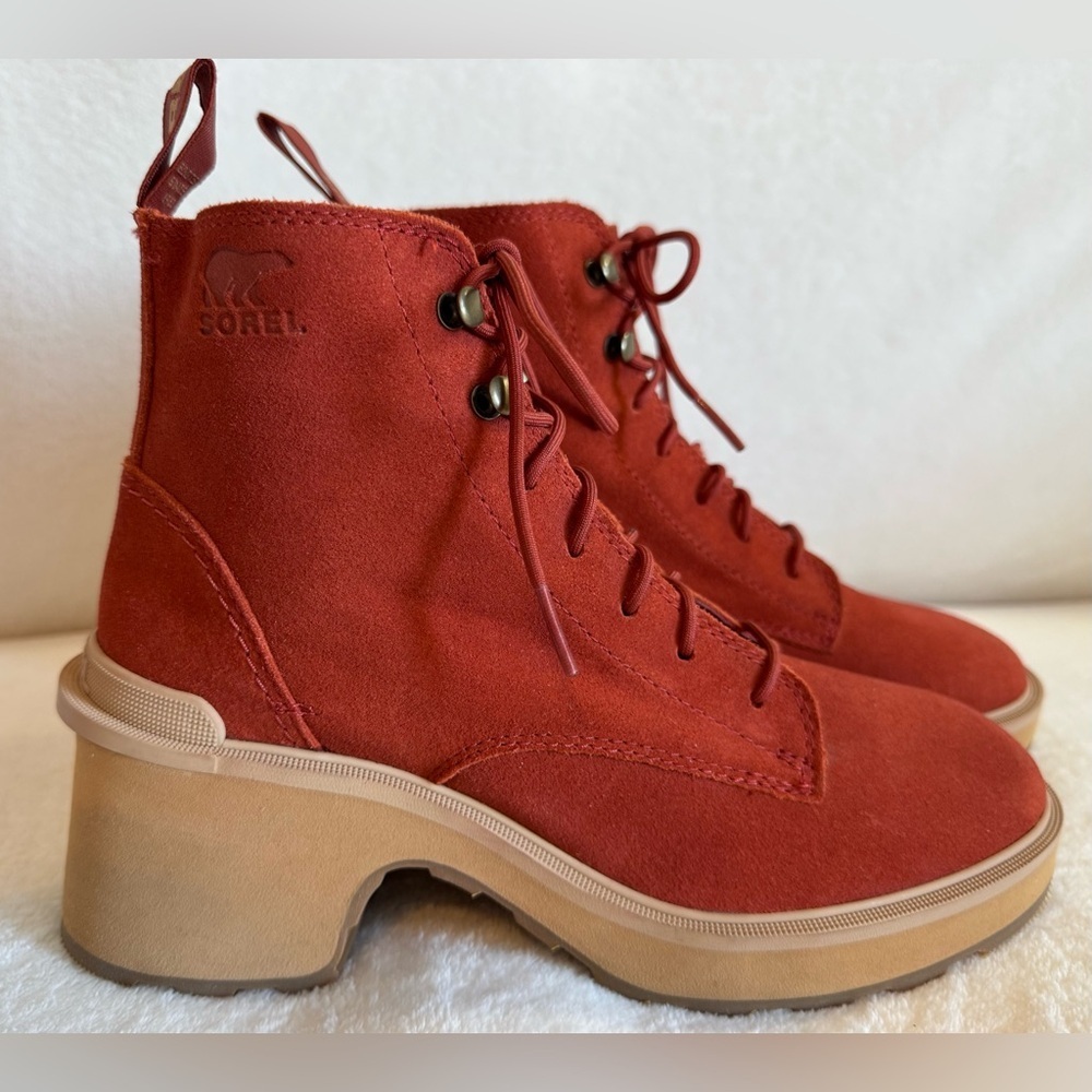 NEW Sorel Women's Hi-Line Heel Lace Boot in Warp Red, Tawny Buff Size 7.5 - Picture 2 of 8